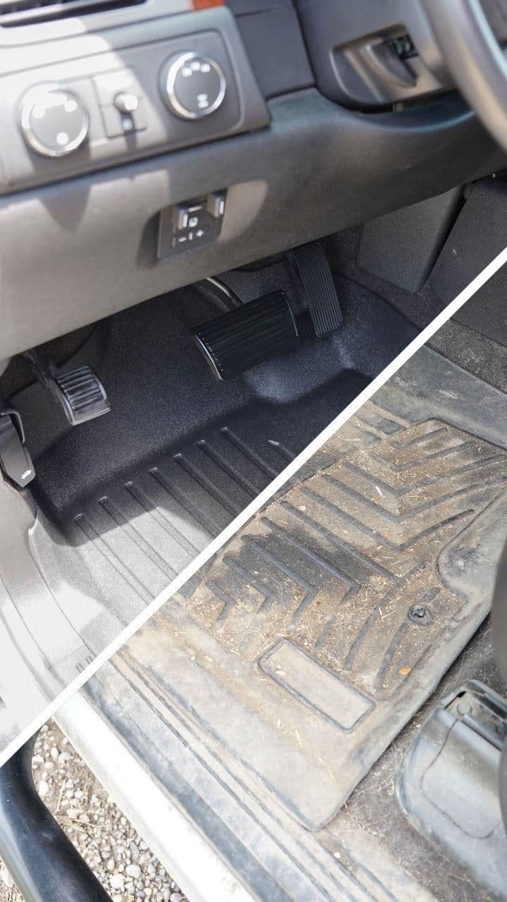 Fußraum eines Autos vor und nach der Innenreinigung